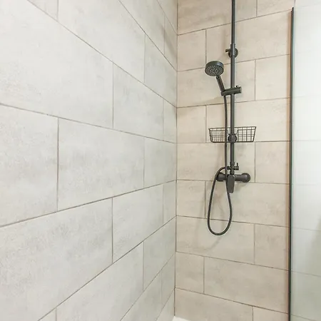 Montserrat 科拉雷侯